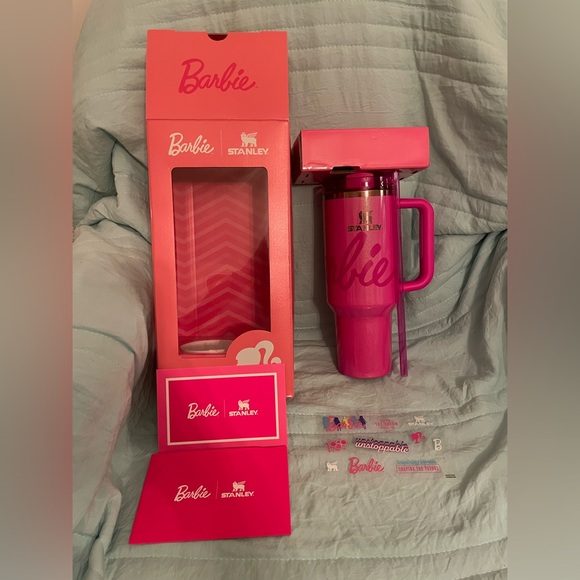 Stanley 40oz, NWT, Limited Edition Barbie 65th Anniversary Quencher Tumbler. - Picture 8 of 12